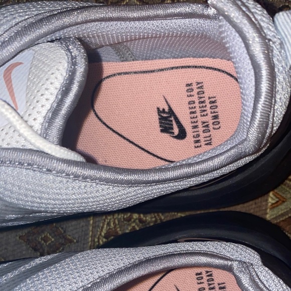 Nike shoes female - Picture 4 of 7